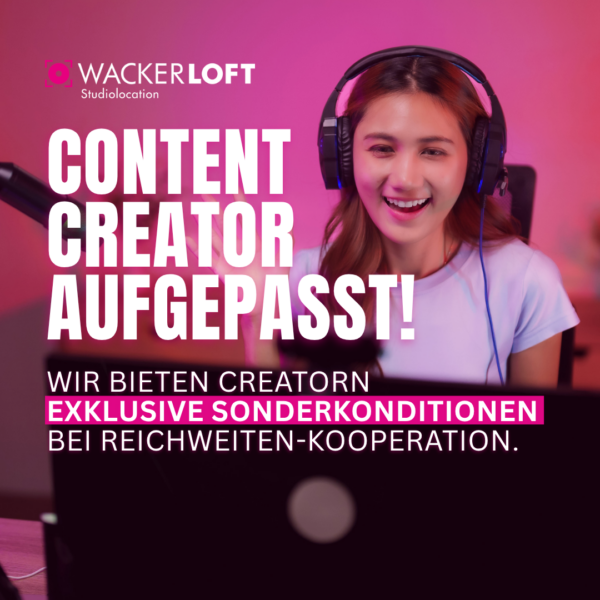 Lachende junge Content Creatorin mit Kopfhörern in einem neon-beleuchteten Wackerloft Studiolocation-Set. Der Bildtext wirbt für exklusive Sonderkonditionen bei Reichweiten-Kooperationen.